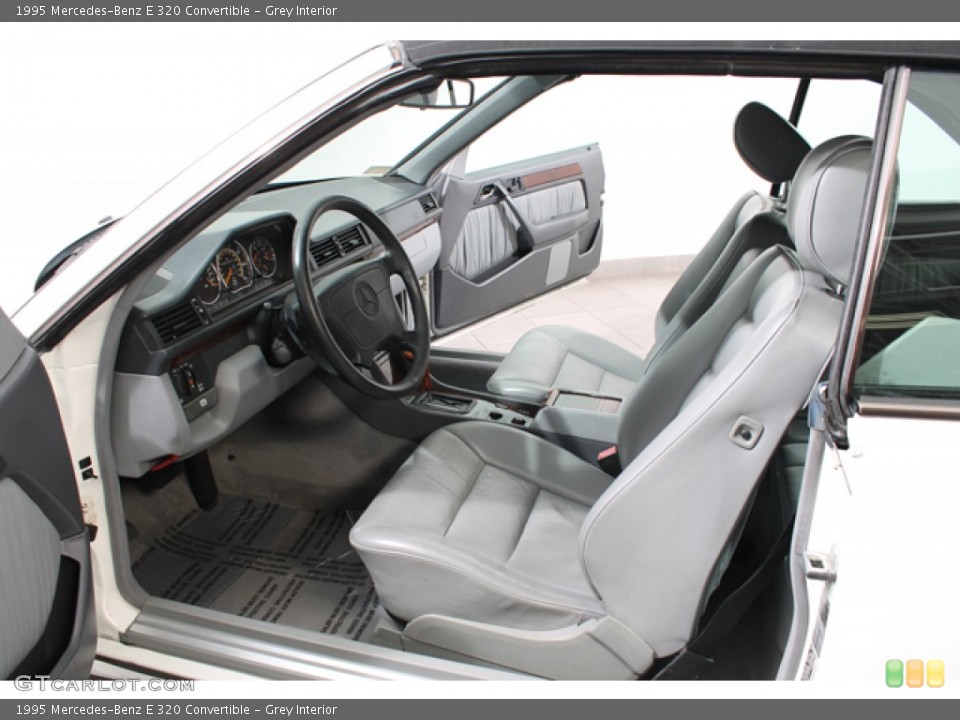 Grey Interior Photo for the 1995 Mercedes-Benz E 320 Convertible #74862645
