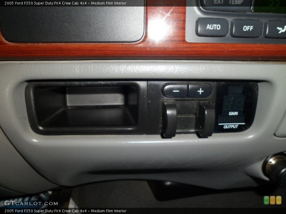 Medium Flint Interior Controls for the 2005 Ford F350 Super Duty FX4 Crew Cab 4x4 #74897943
