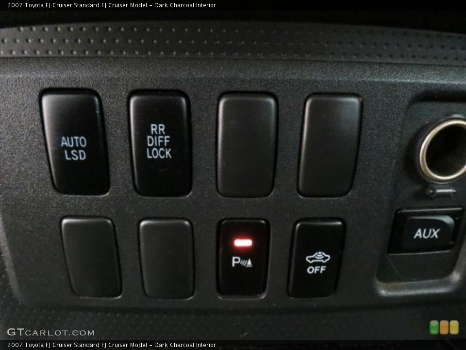 Dark Charcoal Interior Controls for the 2007 Toyota FJ Cruiser  #74904840