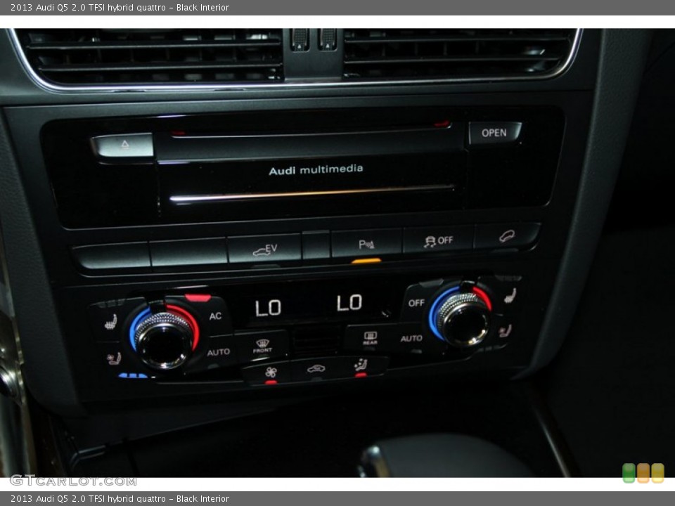 Black Interior Controls for the 2013 Audi Q5 2.0 TFSI hybrid quattro #74919243
