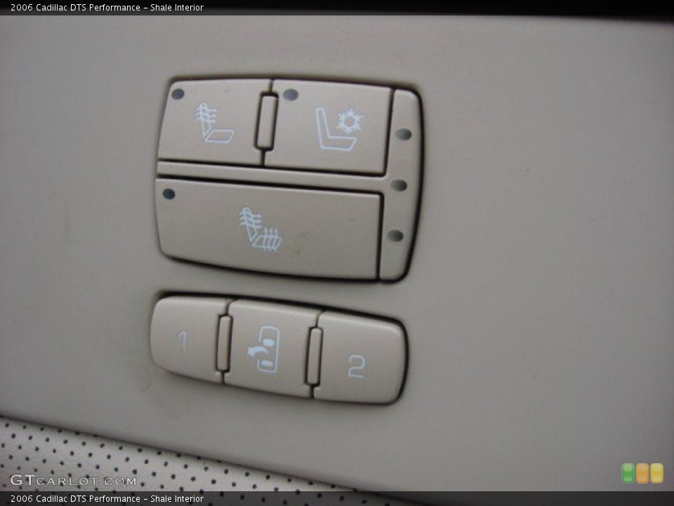 Shale Interior Controls for the 2006 Cadillac DTS Performance #74936646