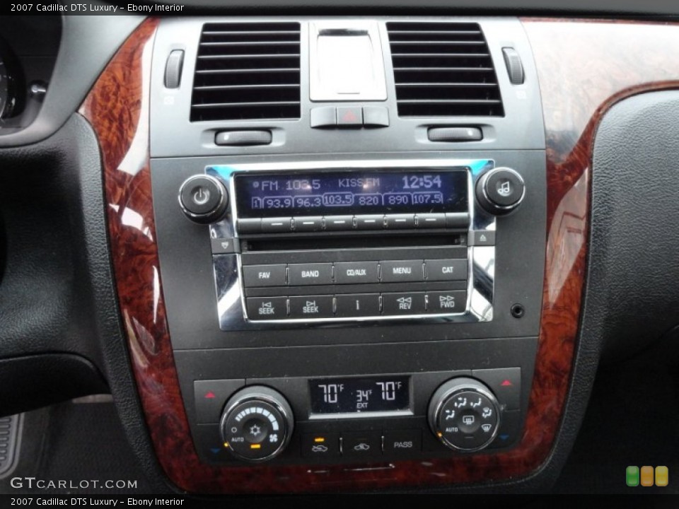 Ebony Interior Controls for the 2007 Cadillac DTS Luxury #74946790