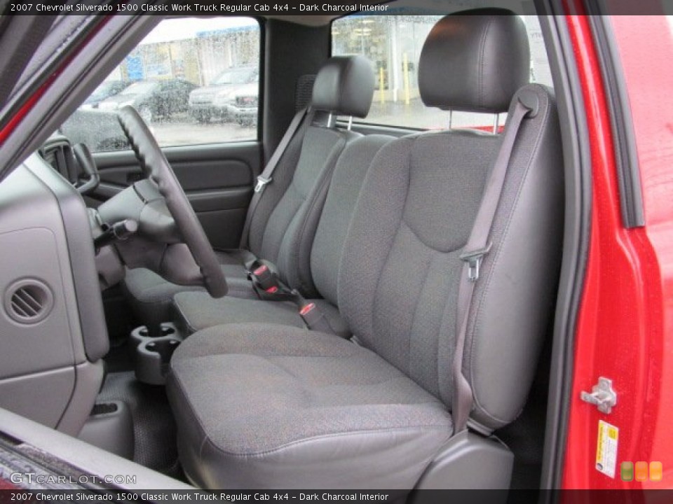 Dark Charcoal Interior Photo for the 2007 Chevrolet Silverado 1500 Classic Work Truck Regular Cab 4x4 #74952525