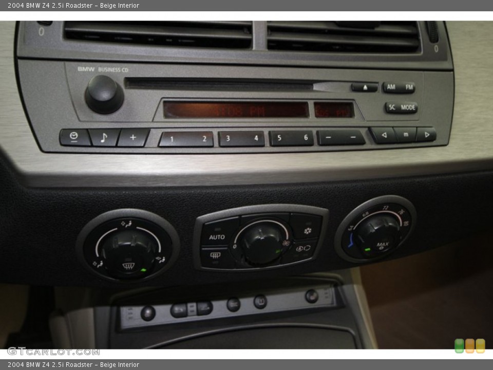 Beige Interior Controls for the 2004 BMW Z4 2.5i Roadster #74969192