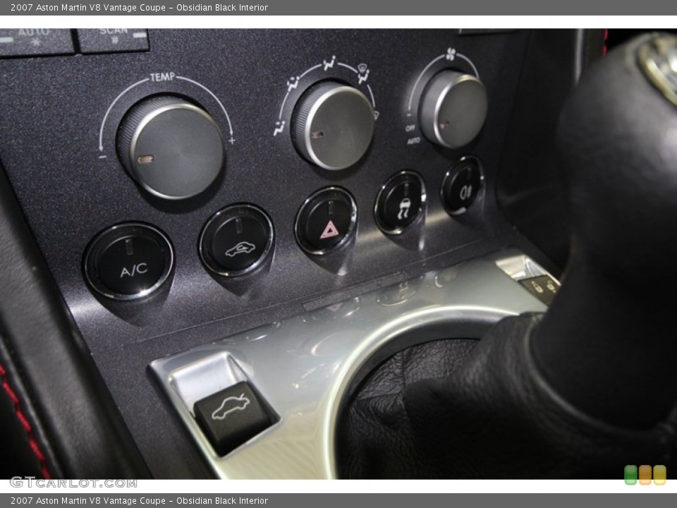 Obsidian Black Interior Controls for the 2007 Aston Martin V8 Vantage Coupe #74970598