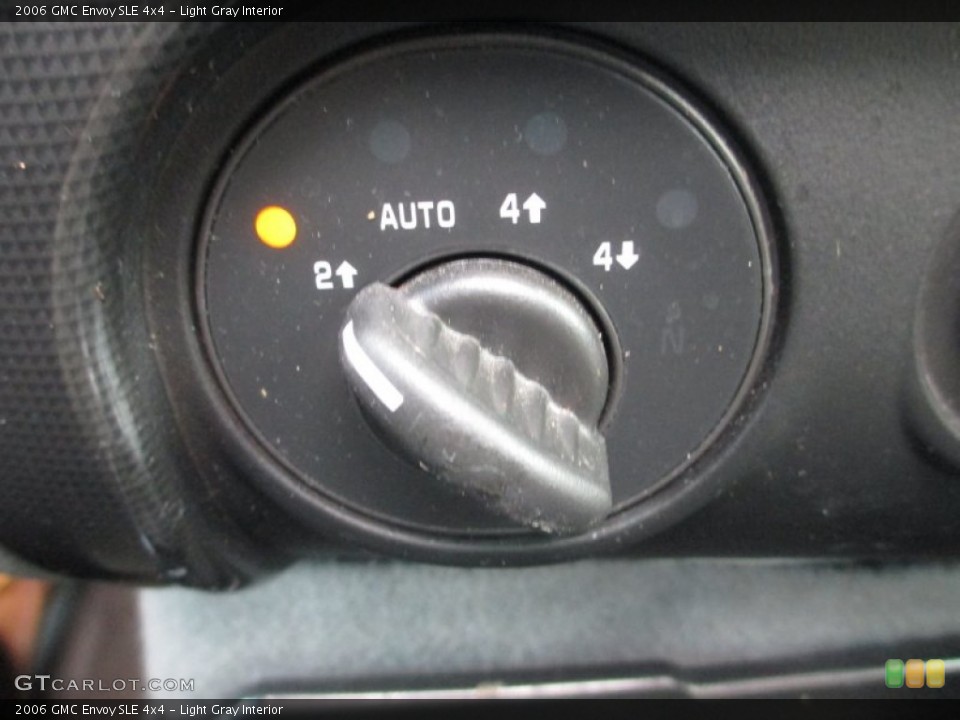 Light Gray Interior Controls for the 2006 GMC Envoy SLE 4x4 #74981032