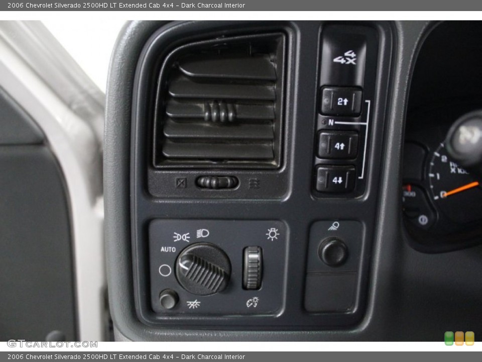 Dark Charcoal Interior Controls for the 2006 Chevrolet Silverado 2500HD LT Extended Cab 4x4 #75013249