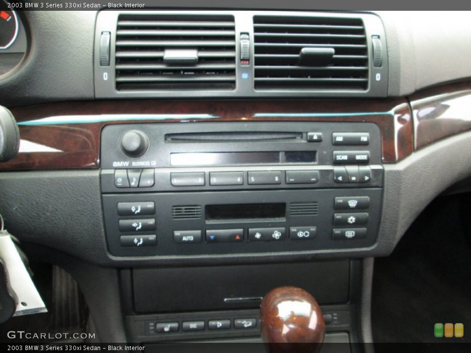 Black Interior Controls for the 2003 BMW 3 Series 330xi Sedan #75030623