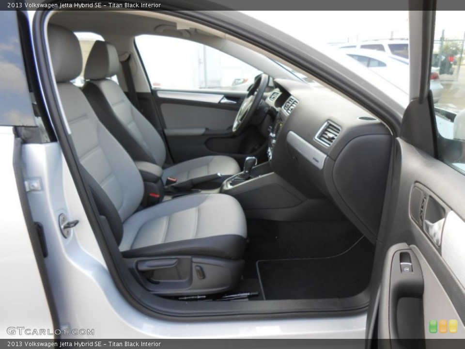 Titan Black Interior Photo for the 2013 Volkswagen Jetta Hybrid SE #75042194