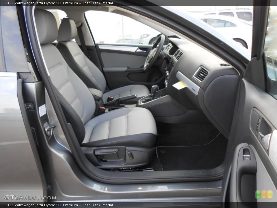 Titan Black Interior Photo for the 2013 Volkswagen Jetta Hybrid SEL Premium #75042827