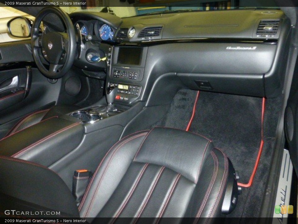 Nero Interior Dashboard for the 2009 Maserati GranTurismo S #75064791