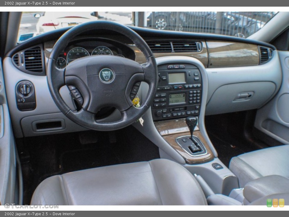 Dove Interior Photo for the 2002 Jaguar X-Type 2.5 #75105550
