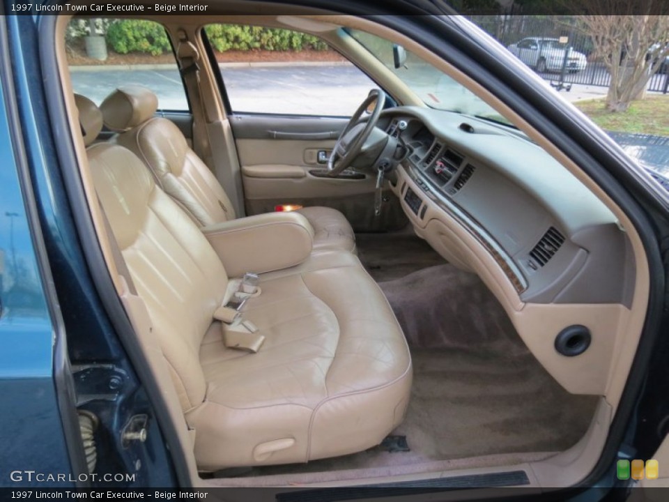 Beige Interior Photo for the 1997 Lincoln Town Car Executive #75199122