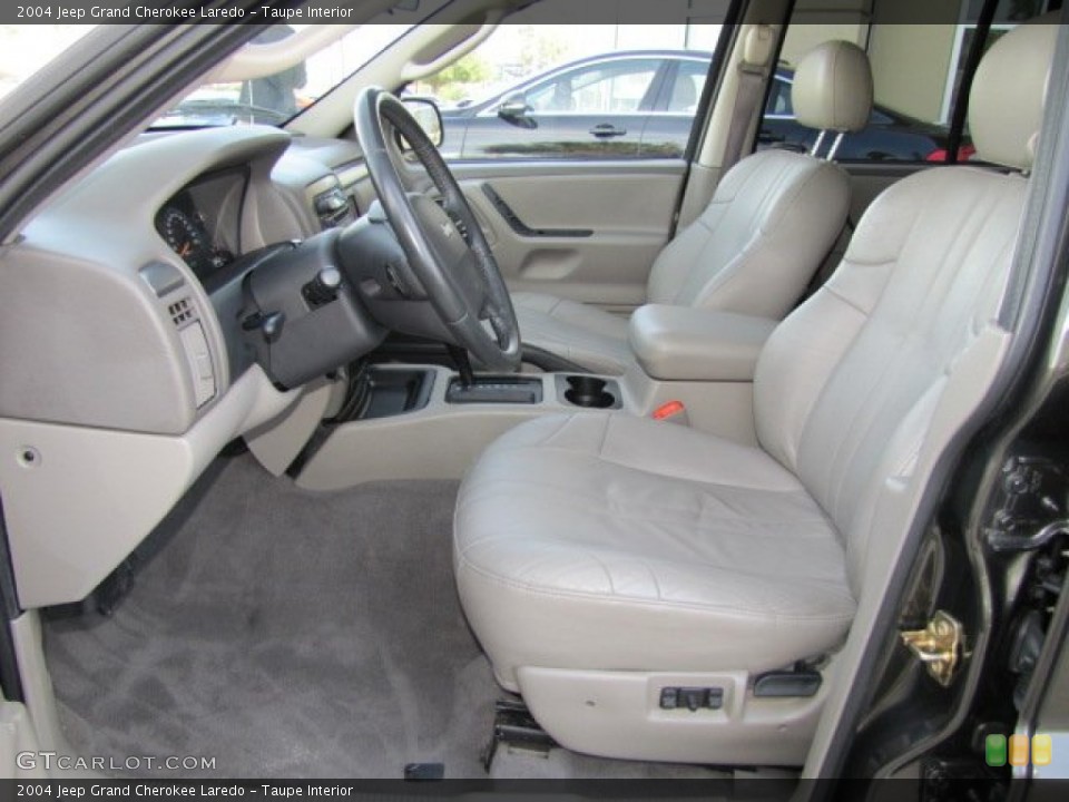 Taupe Interior Photo for the 2004 Jeep Grand Cherokee Laredo #75205830