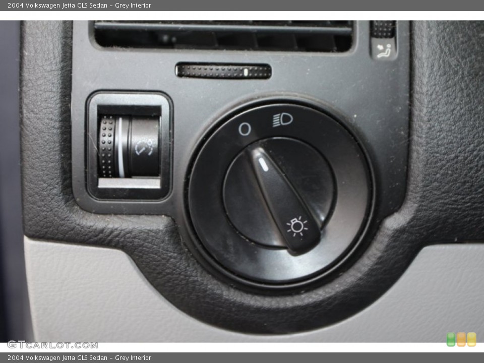Grey Interior Controls for the 2004 Volkswagen Jetta GLS Sedan #75206817
