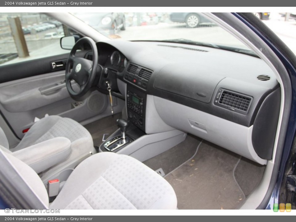 Grey Interior Dashboard for the 2004 Volkswagen Jetta GLS Sedan #75206913