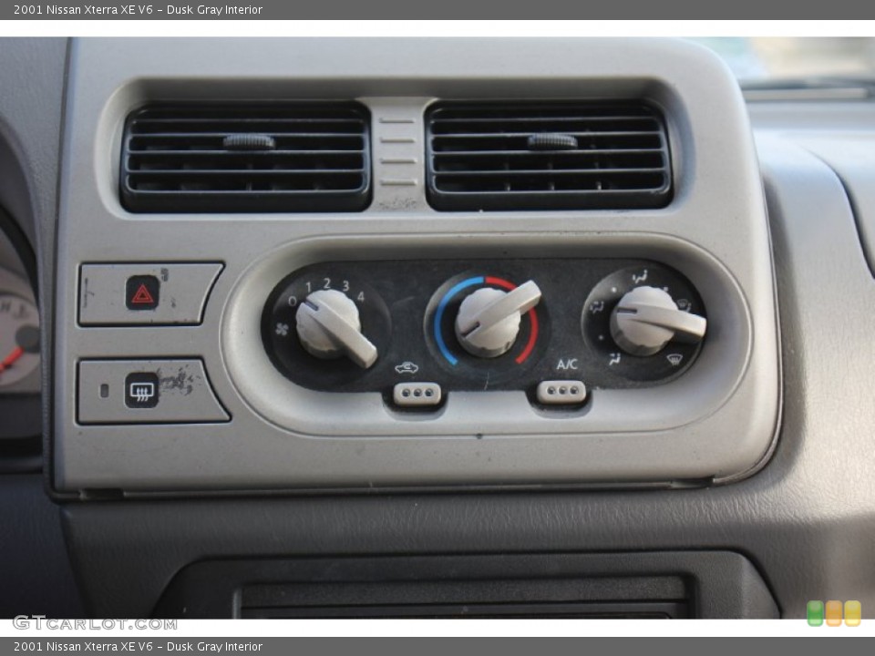 Dusk Gray Interior Controls for the 2001 Nissan Xterra XE V6 #75231481