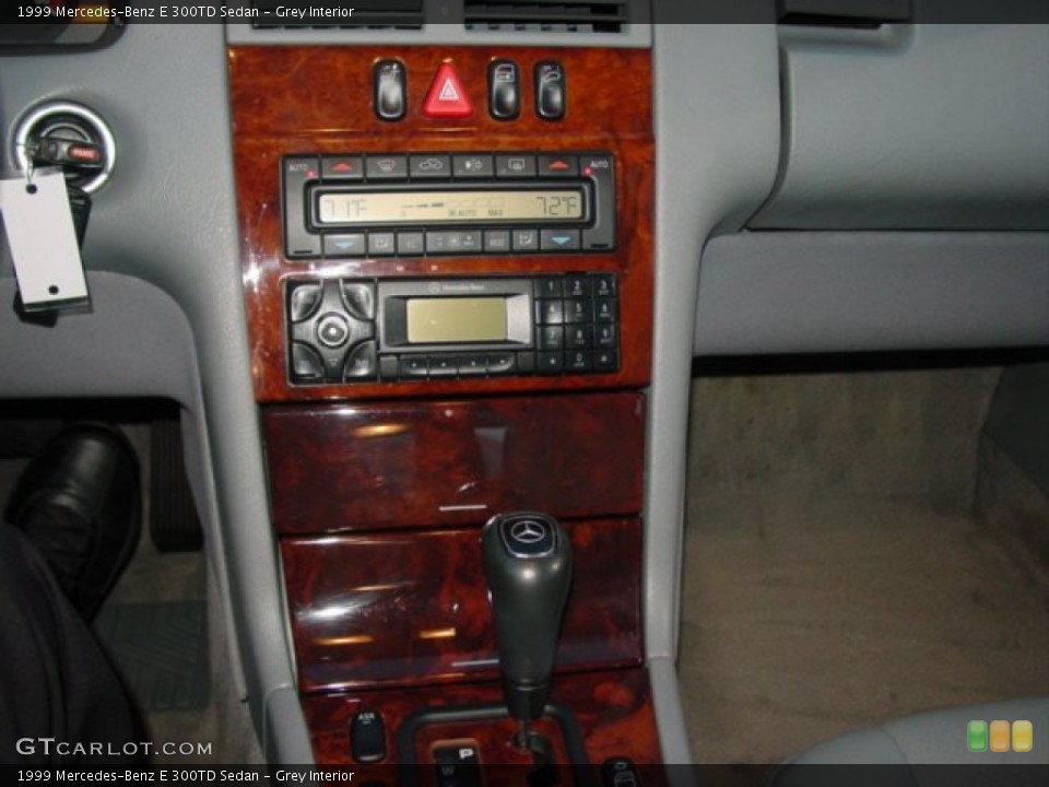 Grey Interior Controls for the 1999 Mercedes-Benz E 300TD Sedan #75231906
