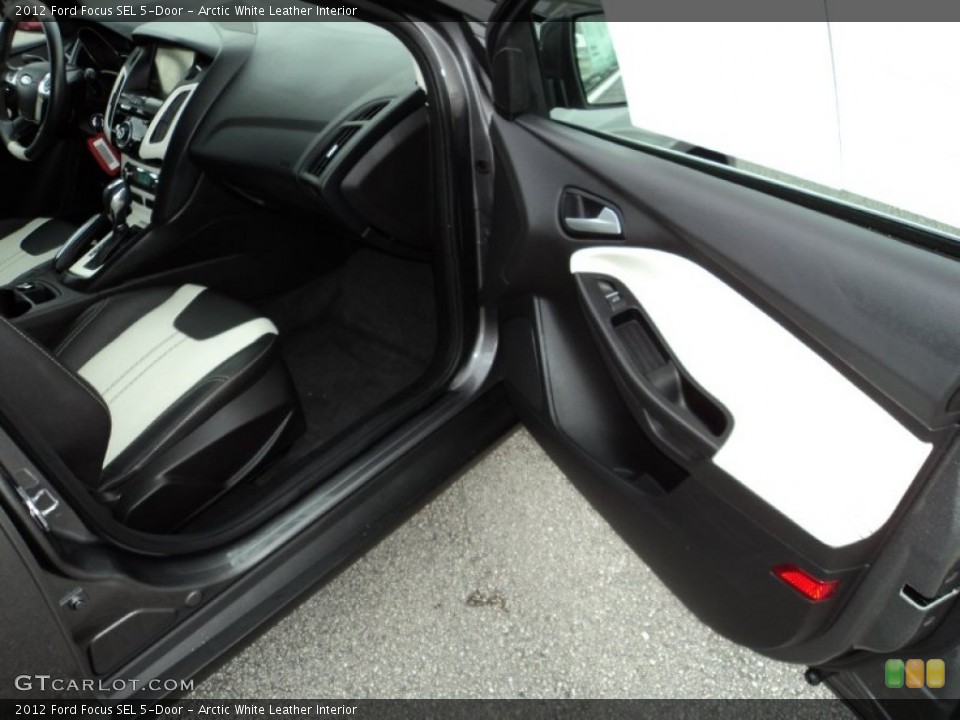 Arctic White Leather Interior Photo for the 2012 Ford Focus SEL 5-Door #75236871