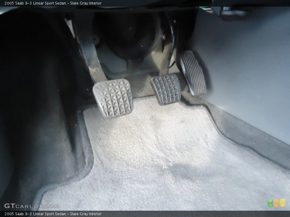 Slate Gray Interior Controls for the 2005 Saab 9-3 Linear Sport Sedan #75261819