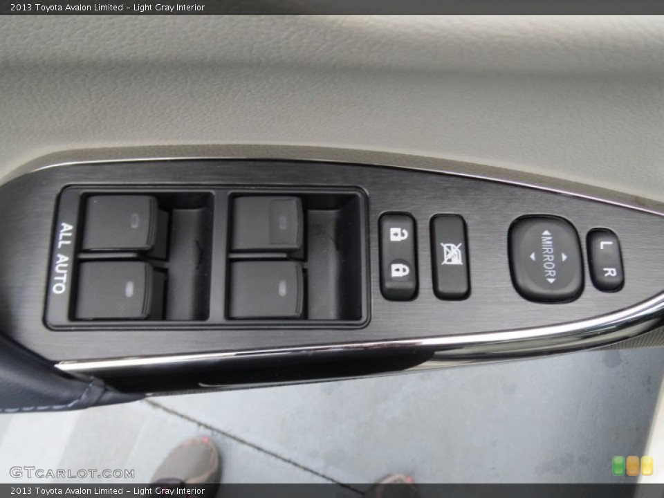 Light Gray Interior Controls for the 2013 Toyota Avalon Limited #75274723