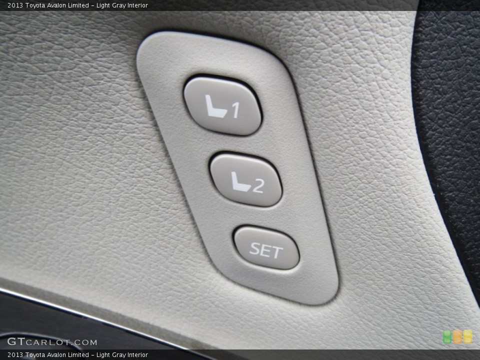 Light Gray Interior Controls for the 2013 Toyota Avalon Limited #75274739