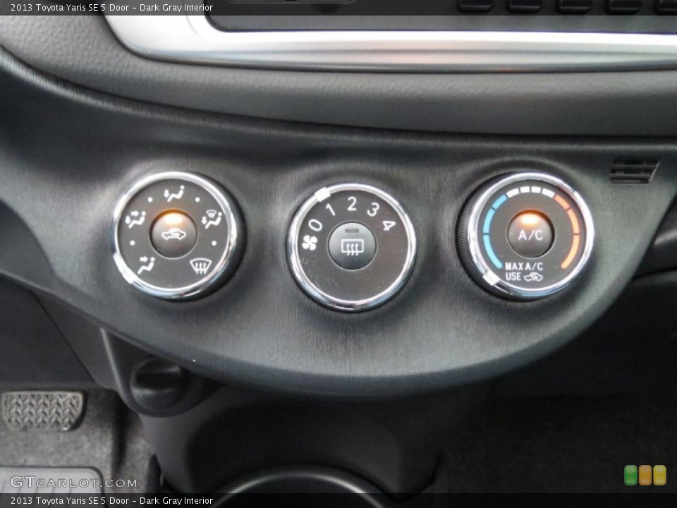Dark Gray Interior Controls for the 2013 Toyota Yaris SE 5 Door #75329915