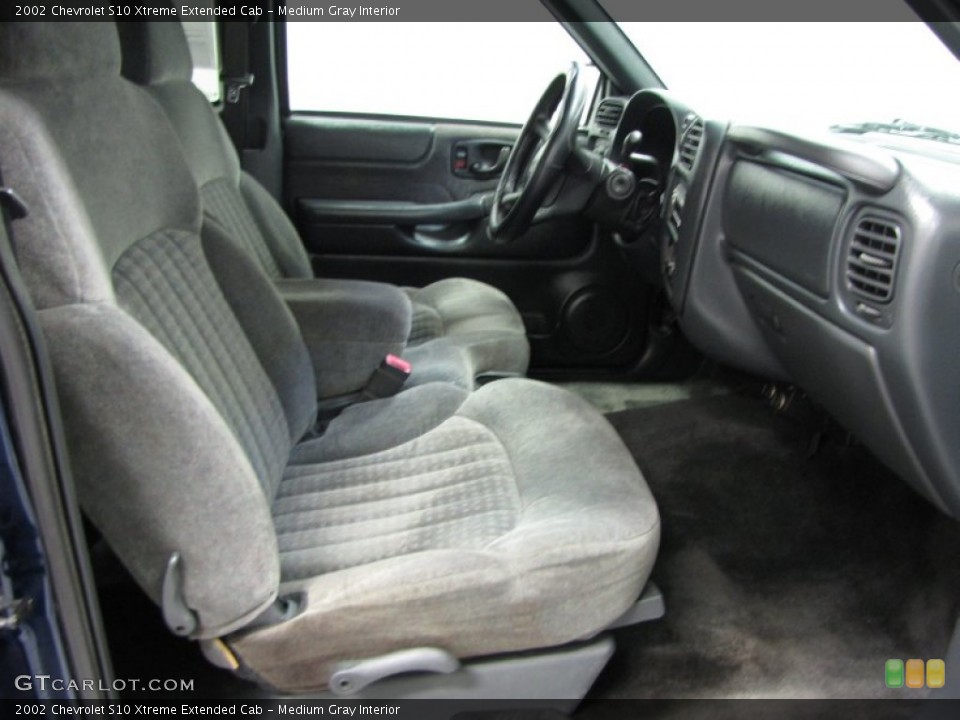 Medium Gray Interior Photo for the 2002 Chevrolet S10 Xtreme Extended Cab #75362756