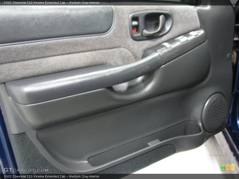 Medium Gray Interior Door Panel for the 2002 Chevrolet S10 Xtreme Extended Cab #75362759