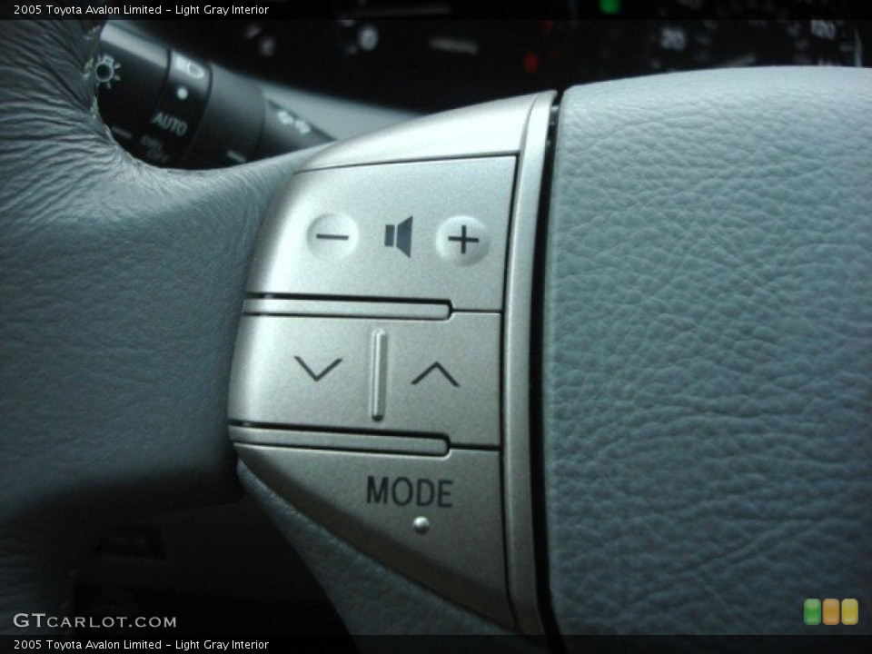 Light Gray Interior Controls for the 2005 Toyota Avalon Limited #75366002