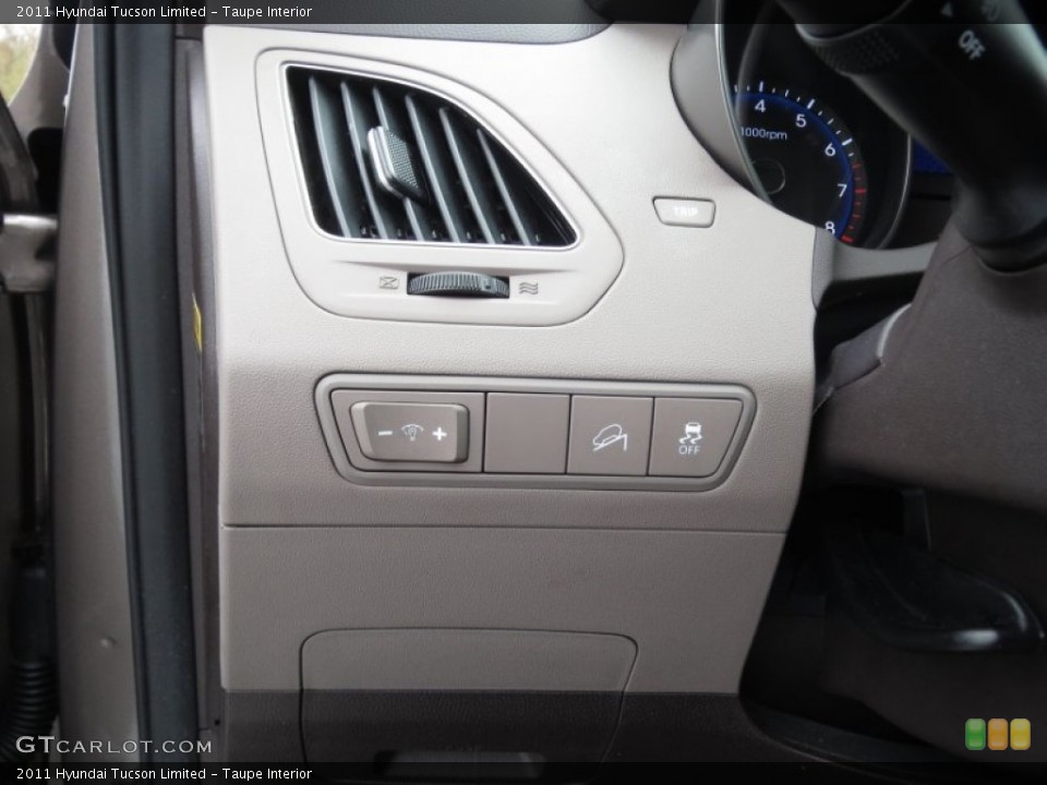 Taupe Interior Controls for the 2011 Hyundai Tucson Limited #75372040