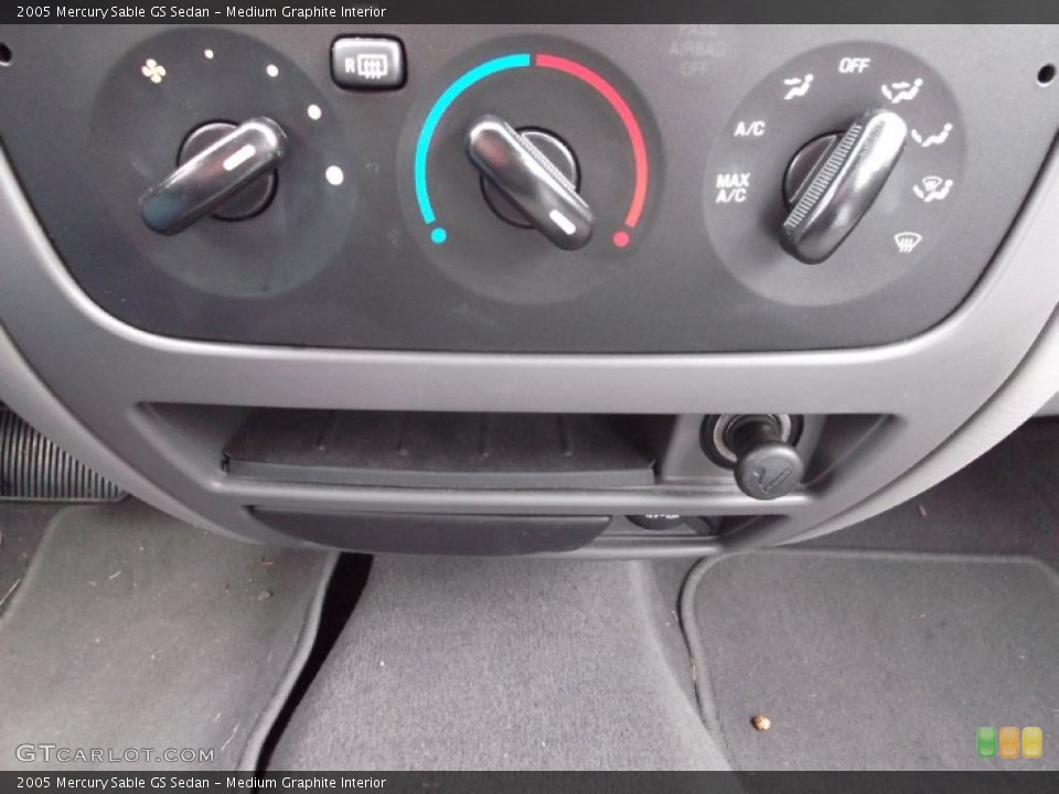 Medium Graphite Interior Controls for the 2005 Mercury Sable GS Sedan #75374999