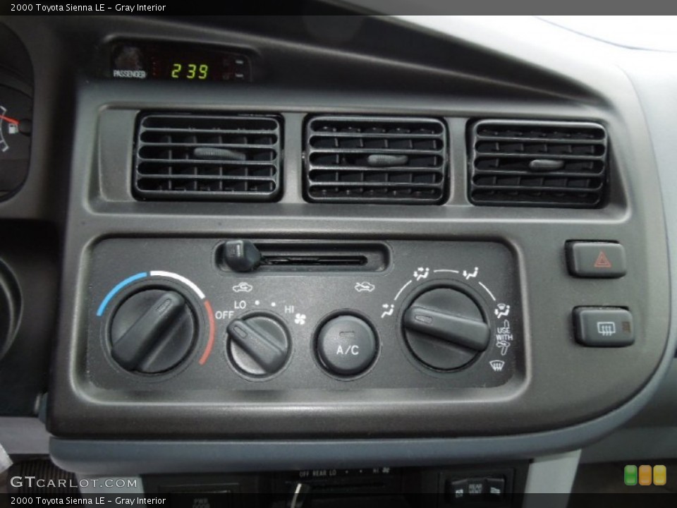 Gray Interior Controls for the 2000 Toyota Sienna LE #75406203