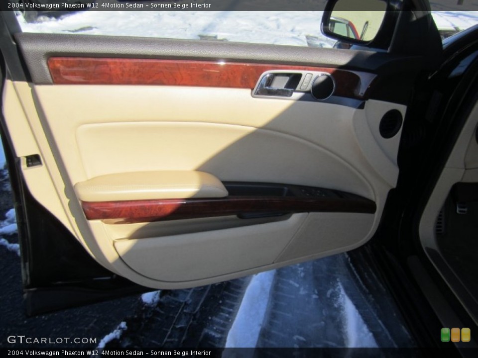 Sonnen Beige Interior Door Panel for the 2004 Volkswagen Phaeton W12 4Motion Sedan #75410976
