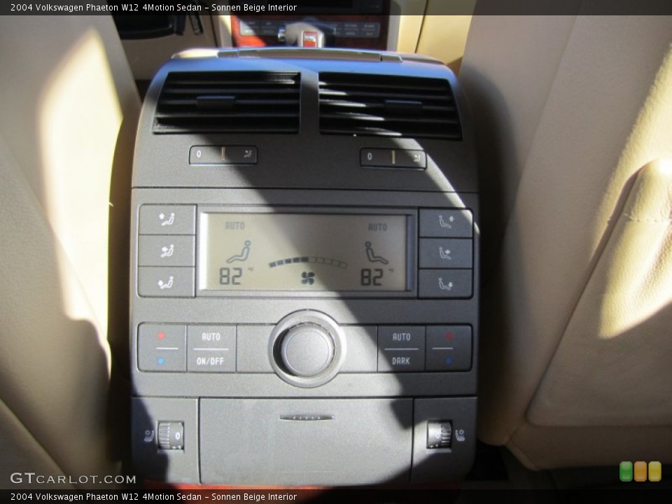 Sonnen Beige Interior Controls for the 2004 Volkswagen Phaeton W12 4Motion Sedan #75411012