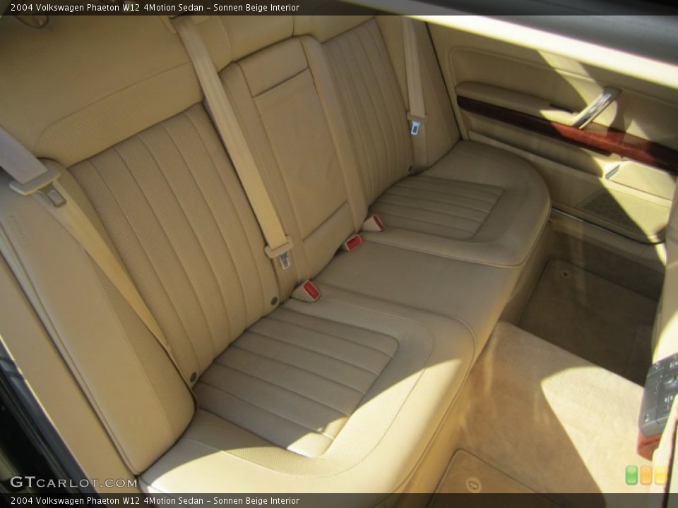 Sonnen Beige Interior Rear Seat for the 2004 Volkswagen Phaeton W12 4Motion Sedan #75411095