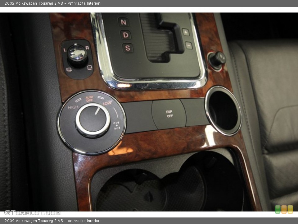 Anthracite Interior Controls for the 2009 Volkswagen Touareg 2 V8 #75435290