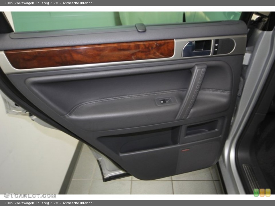 Anthracite Interior Door Panel for the 2009 Volkswagen Touareg 2 V8 #75435384