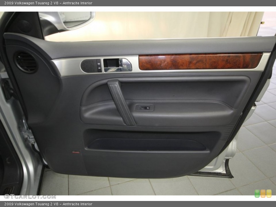 Anthracite Interior Door Panel for the 2009 Volkswagen Touareg 2 V8 #75435623