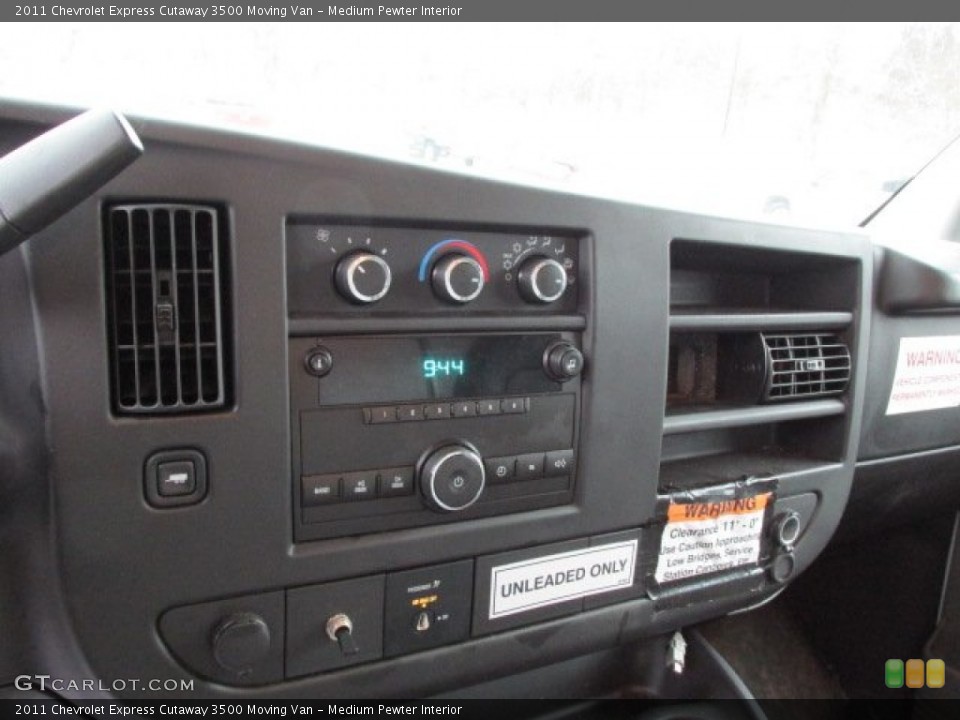 Medium Pewter Interior Controls for the 2011 Chevrolet Express Cutaway 3500 Moving Van #75461082