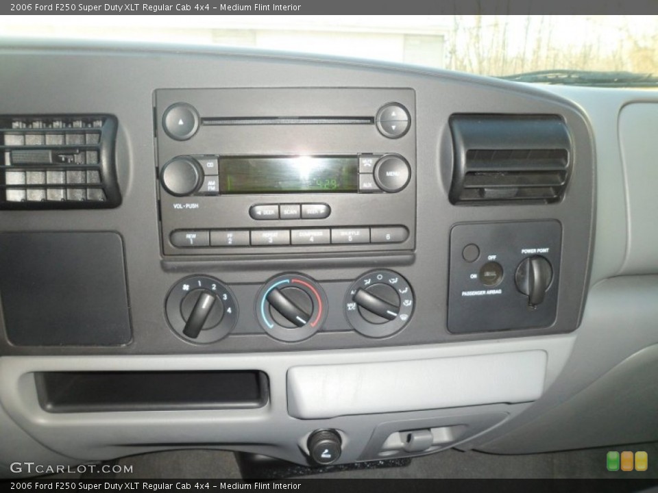 Medium Flint Interior Controls for the 2006 Ford F250 Super Duty XLT Regular Cab 4x4 #75475097
