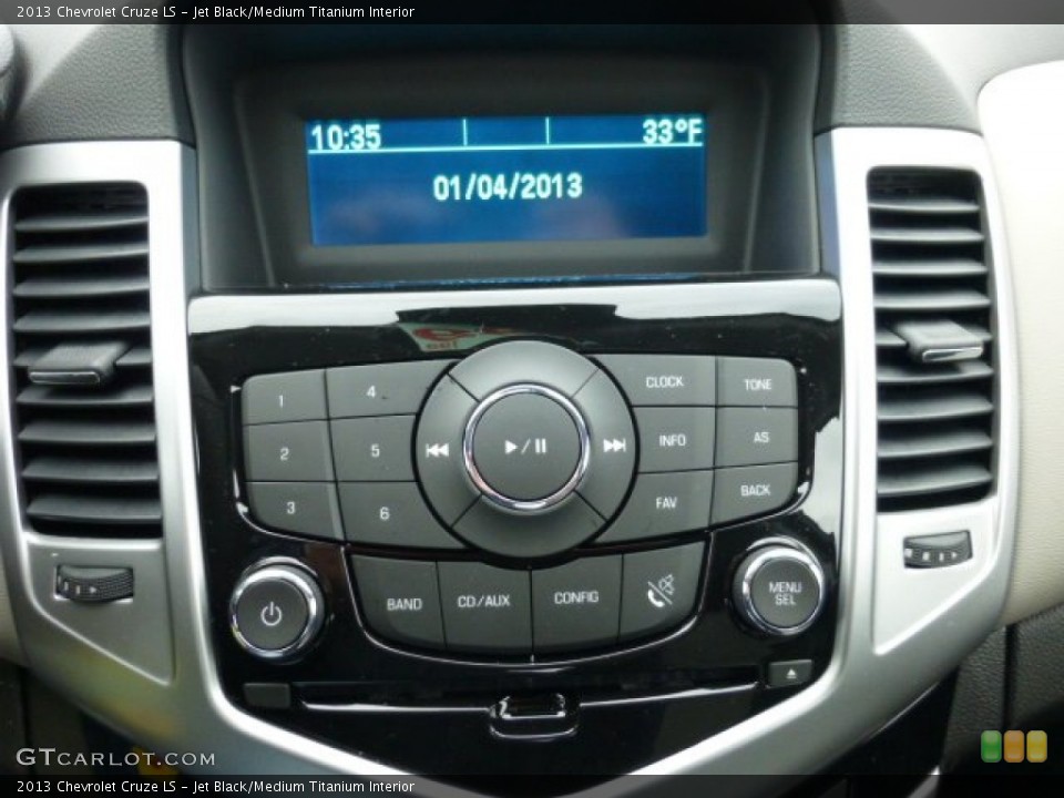 Jet Black/Medium Titanium Interior Controls for the 2013 Chevrolet Cruze LS #75480916
