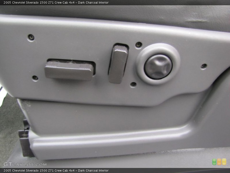 Dark Charcoal Interior Controls for the 2005 Chevrolet Silverado 1500 Z71 Crew Cab 4x4 #75552264