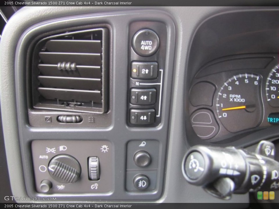 Dark Charcoal Interior Controls for the 2005 Chevrolet Silverado 1500 Z71 Crew Cab 4x4 #75552273