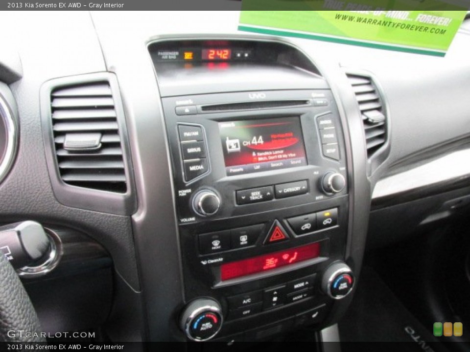 Gray Interior Controls for the 2013 Kia Sorento EX AWD #75595670