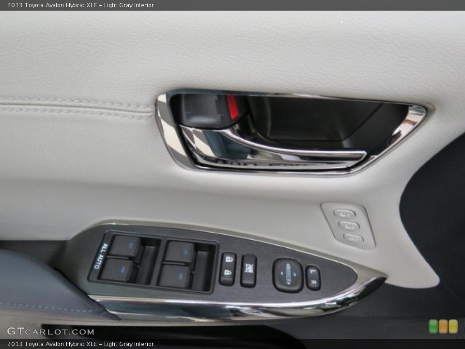 Light Gray Interior Controls for the 2013 Toyota Avalon Hybrid XLE #75614275