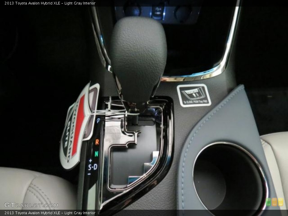 Light Gray Interior Transmission for the 2013 Toyota Avalon Hybrid XLE #75614363