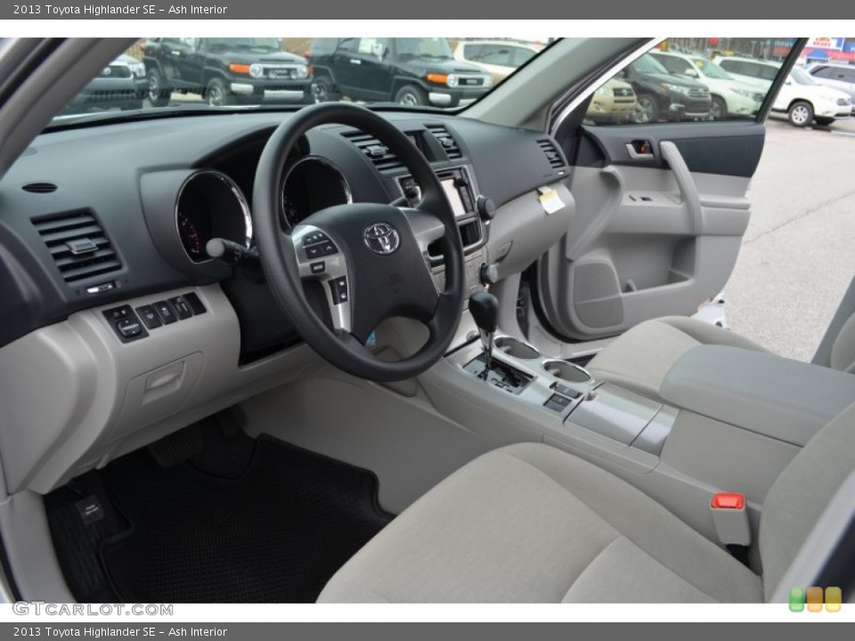 Ash Interior Prime Interior for the 2013 Toyota Highlander SE #75625977