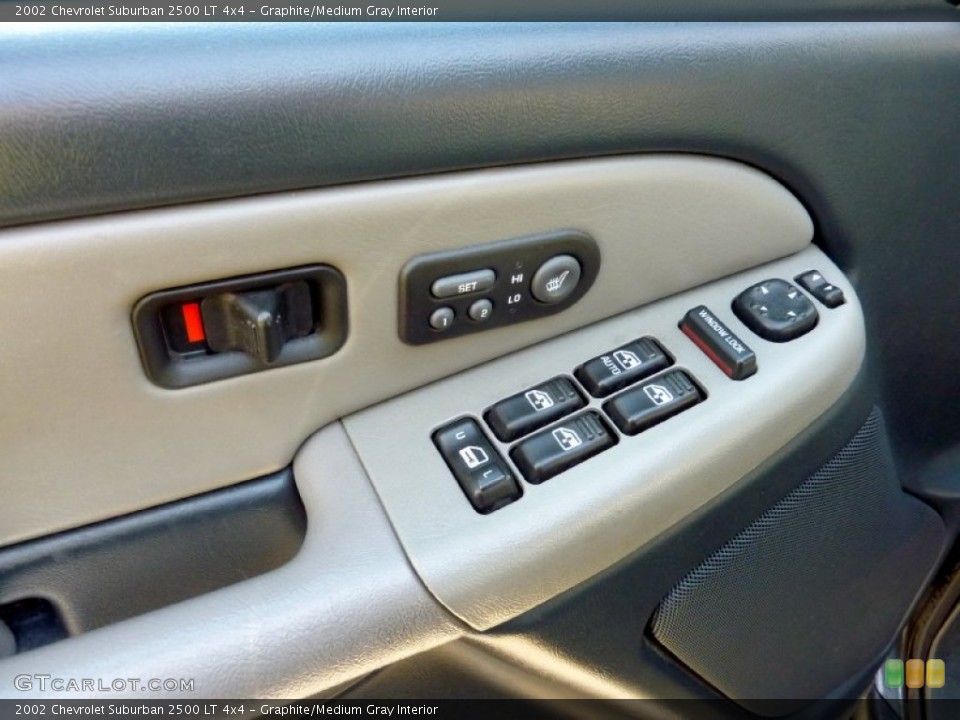 Graphite/Medium Gray Interior Controls for the 2002 Chevrolet Suburban 2500 LT 4x4 #75634743