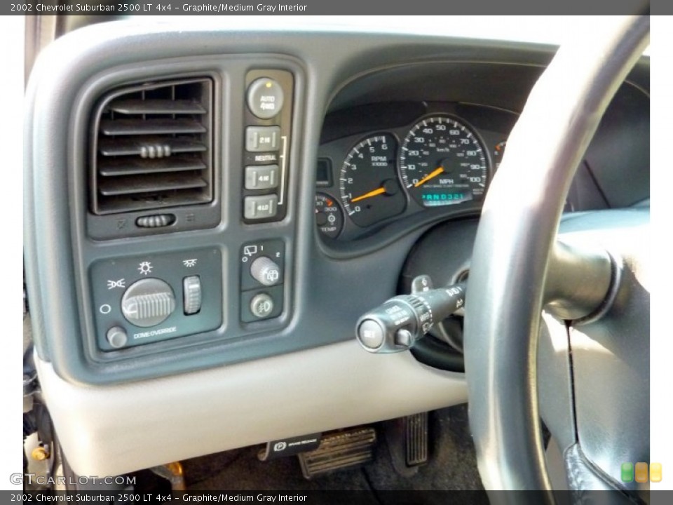 Graphite/Medium Gray Interior Controls for the 2002 Chevrolet Suburban 2500 LT 4x4 #75634795